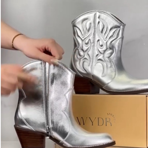 Silver Jolene Embroidered Western Leather Ankle Boots - Picture 5 of 11